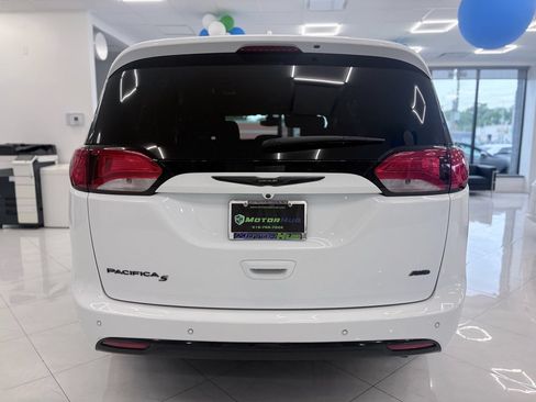 Used 2020 Chrysler Pacifica Touring-L w/ Advanced Safetytec Group AWD/4WD image 11