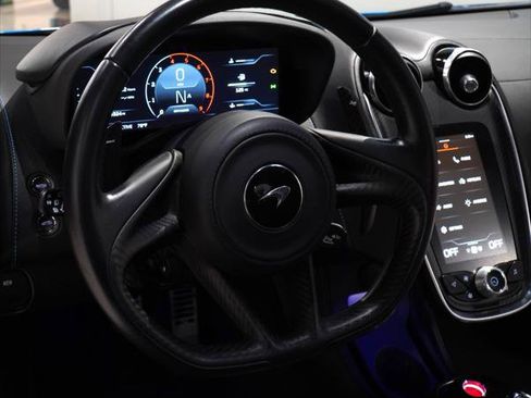 Used 2022 McLaren GT RWD image 25