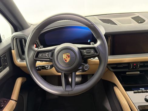 Certified 2025 Porsche Cayenne AWD/4WD image 11