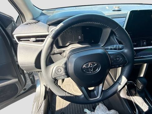Used 2025 Toyota Corolla Cross XLE w/ Convenience Package AWD/4WD image 16