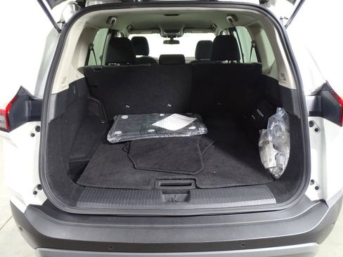 Used 2023 Nissan Rogue SV image 13