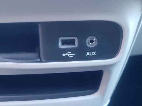 Used 2017 Chrysler Pacifica Touring-L w/ Tire & Wheel Group image 24