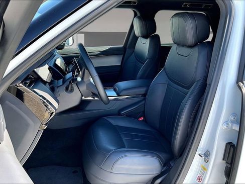 Certified 2025 Land Rover Range Rover Sport SE image 19