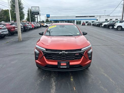 Certified 2024 Chevrolet Trax RS w/ Sunroof Package FWD image 3