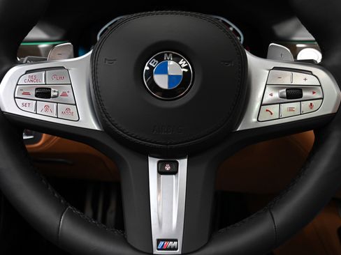 Used 2022 BMW M760i xDrive w/ Luxury Rear Seating Package image 10