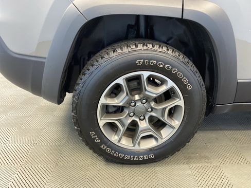 Used 2022 Jeep Cherokee Trailhawk image 40