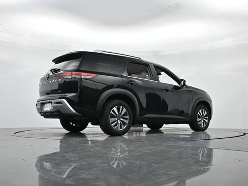 Used 2025 Nissan Pathfinder SL FWD image 34