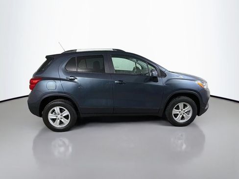 Used 2022 Chevrolet Trax LT w/ Premium Seat Package AWD/4WD image 5