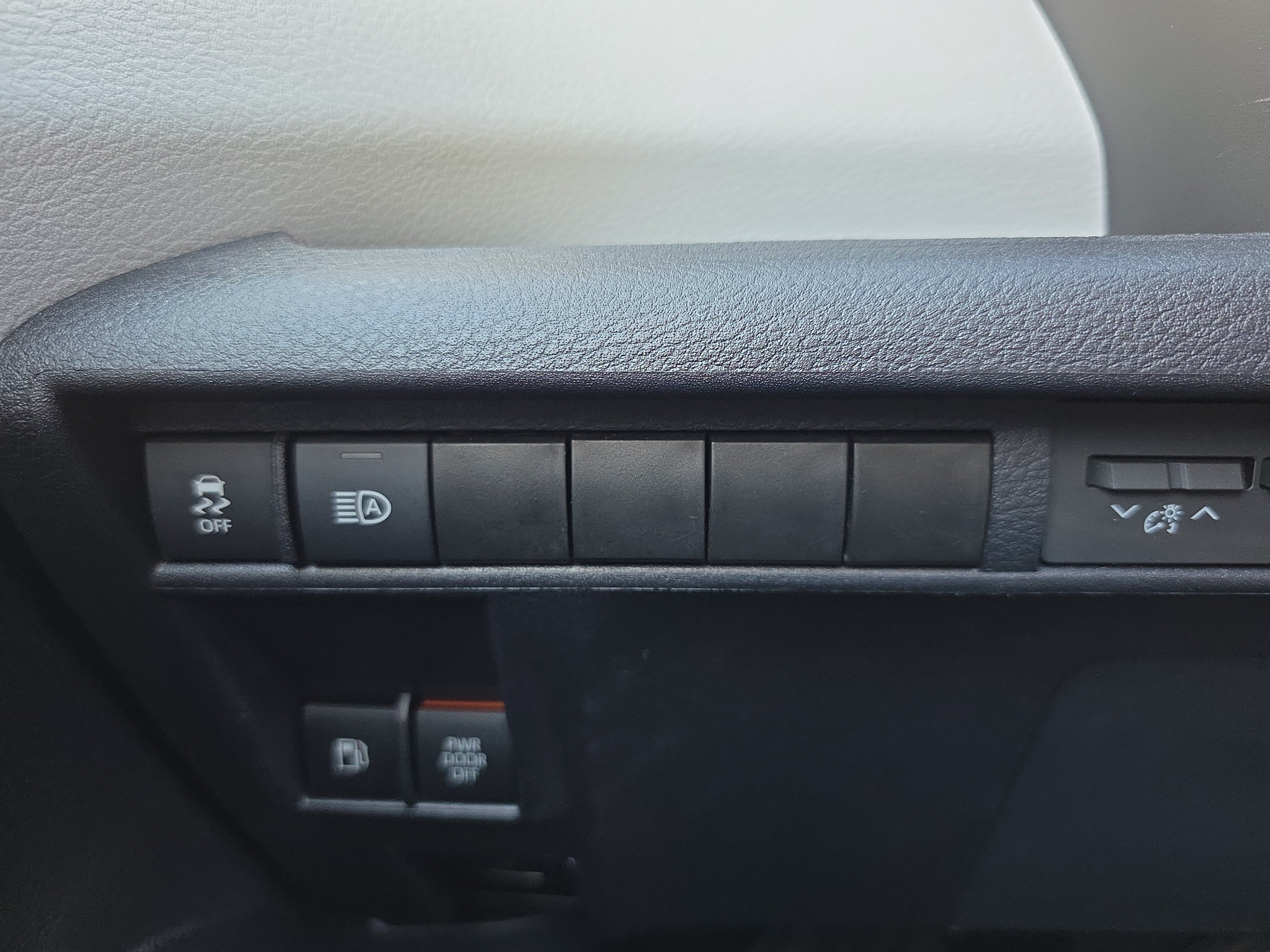 Used 2025 Toyota Sienna LE AWD/4WD image 27