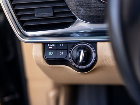 Certified 2023 Porsche Panamera Platinum Edition image 49