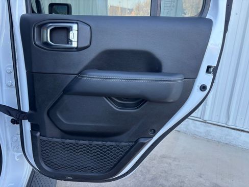 Used 2022 Jeep Gladiator Overland w/ Popular Equipment Package image 28