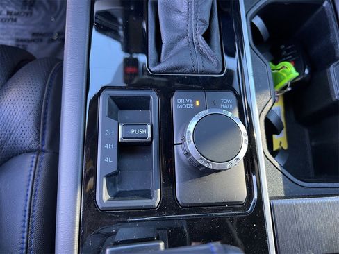 Used 2025 Toyota Sequoia Platinum image 21