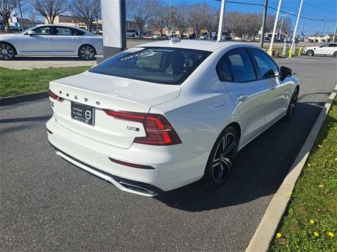 Used 2022 Volvo S60 B5 R-Design w/ Climate Package image 5