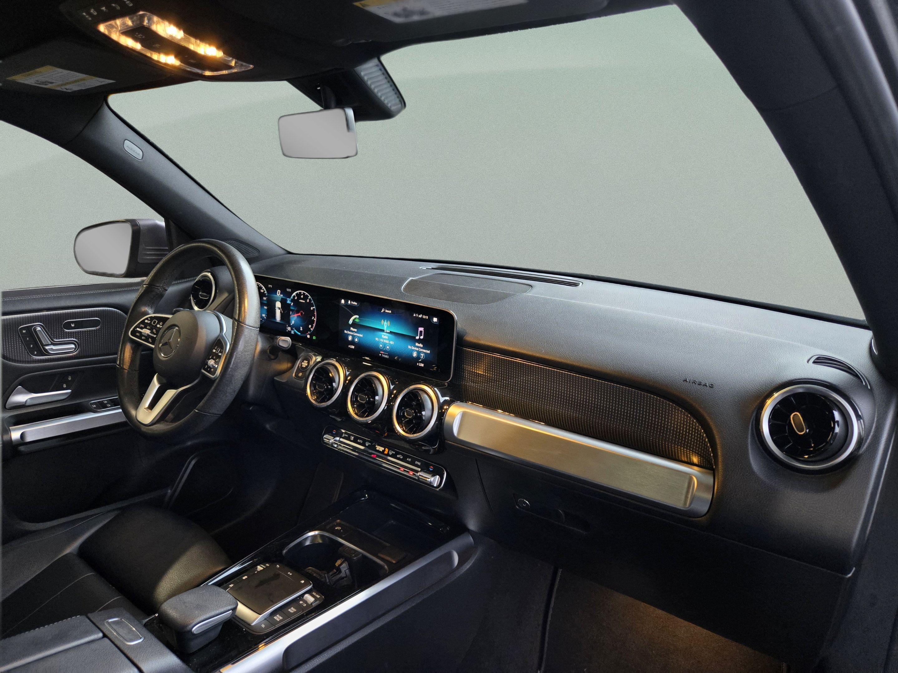 Used 2021 Mercedes-Benz GLB 250 4MATIC image 27
