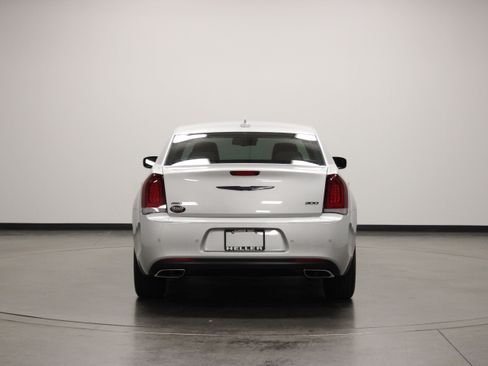Used 2022 Chrysler 300 Touring L w/ Safetytec Plus Group AWD/4WD image 7