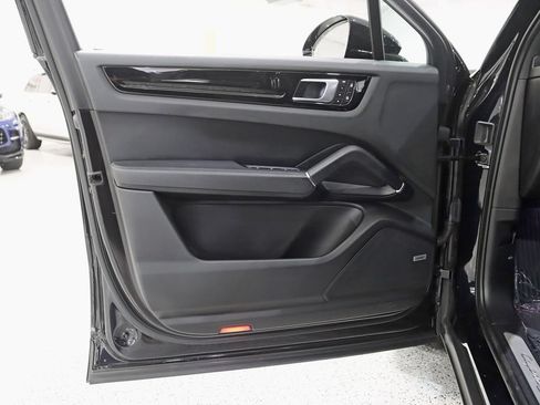 Used 2022 Porsche Cayenne S AWD/4WD image 36