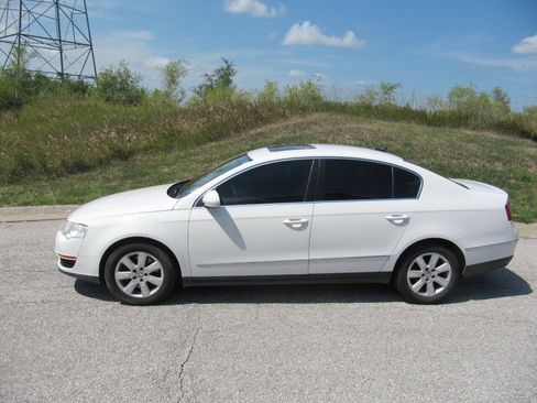 Used 2006 Volkswagen Passat Value Edition FWD image 3