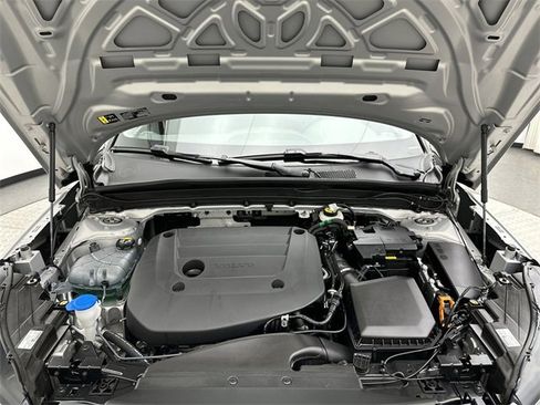 Certified 2025 Volvo XC40 B5 Plus image 26