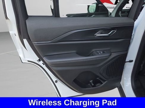 New 2025 Jeep Grand Cherokee Altitude RWD image 17