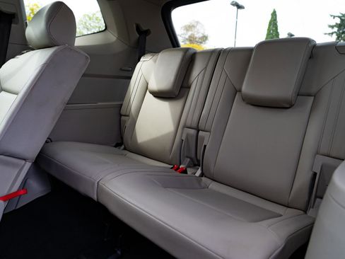 Used 2019 Volkswagen Atlas SE w/ Towing Package AWD/4WD image 16