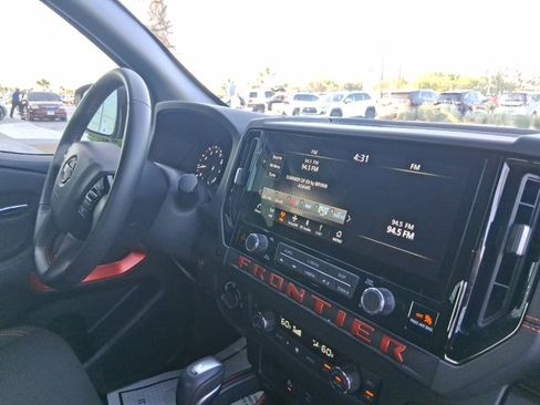 Certified 2025 Nissan Frontier PRO-4X image 10