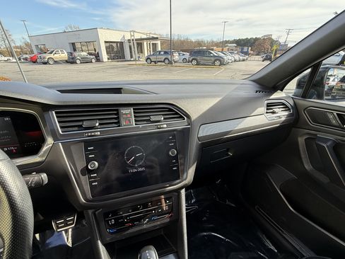 Used 2023 Volkswagen Tiguan SE R-Line image 17