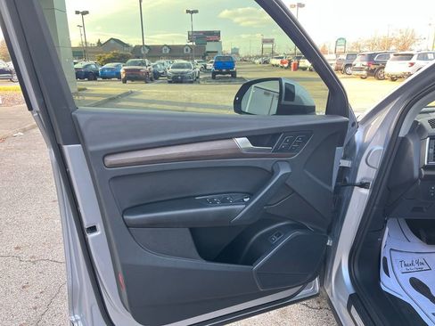 Used 2023 Audi Q5 2.0T Premium w/ Convenience Package image 12