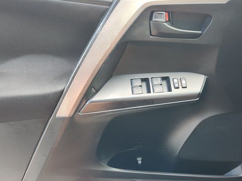 Used 2017 Toyota RAV4 LE FWD image 23