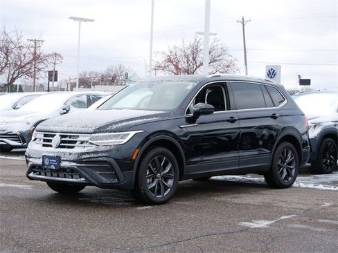 Certified 2023 Volkswagen Tiguan SE image 3
