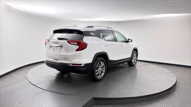Used 2024 GMC Terrain SLT AWD/4WD image 6