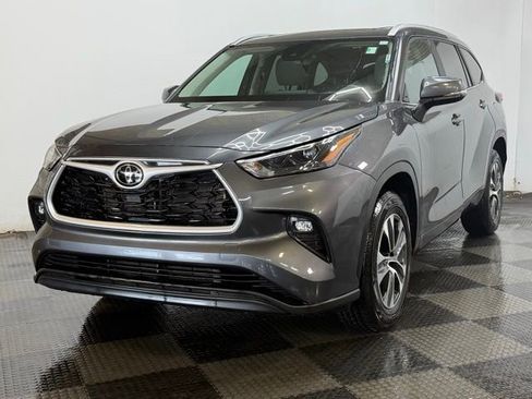 Used 2023 Toyota Highlander XLE FWD image 5