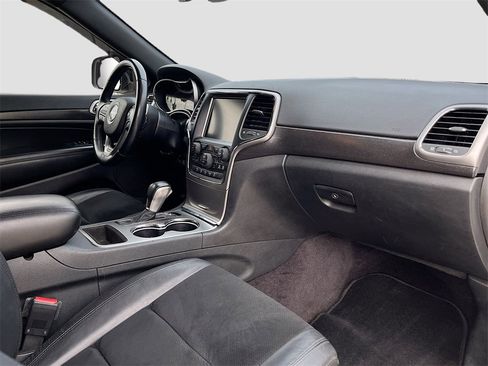 Used 2017 Jeep Grand Cherokee Altitude image 29