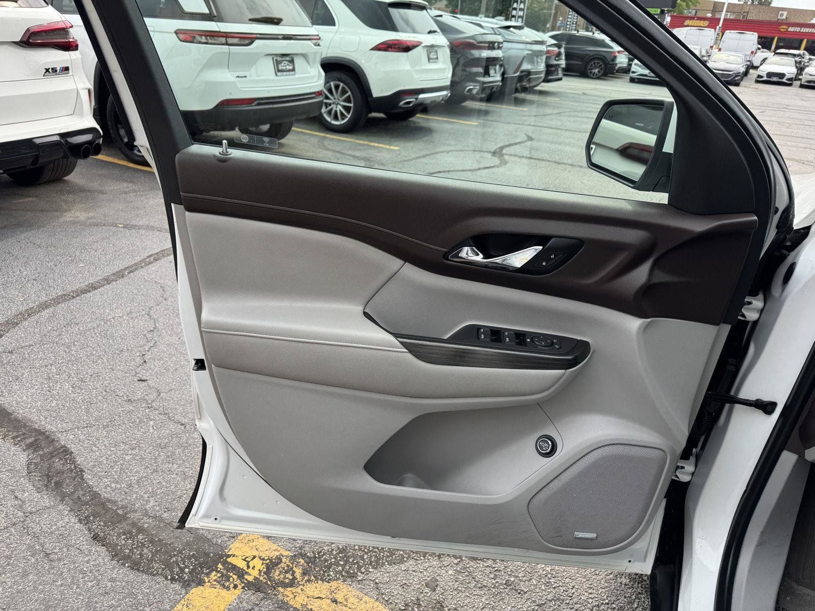 Used 2019 GMC Acadia SLT FWD image 14