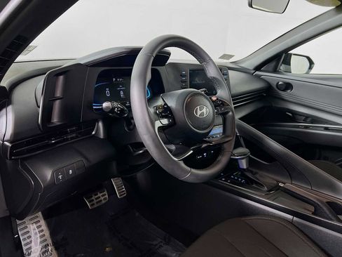 Certified 2025 Hyundai Elantra Sport FWD image 9