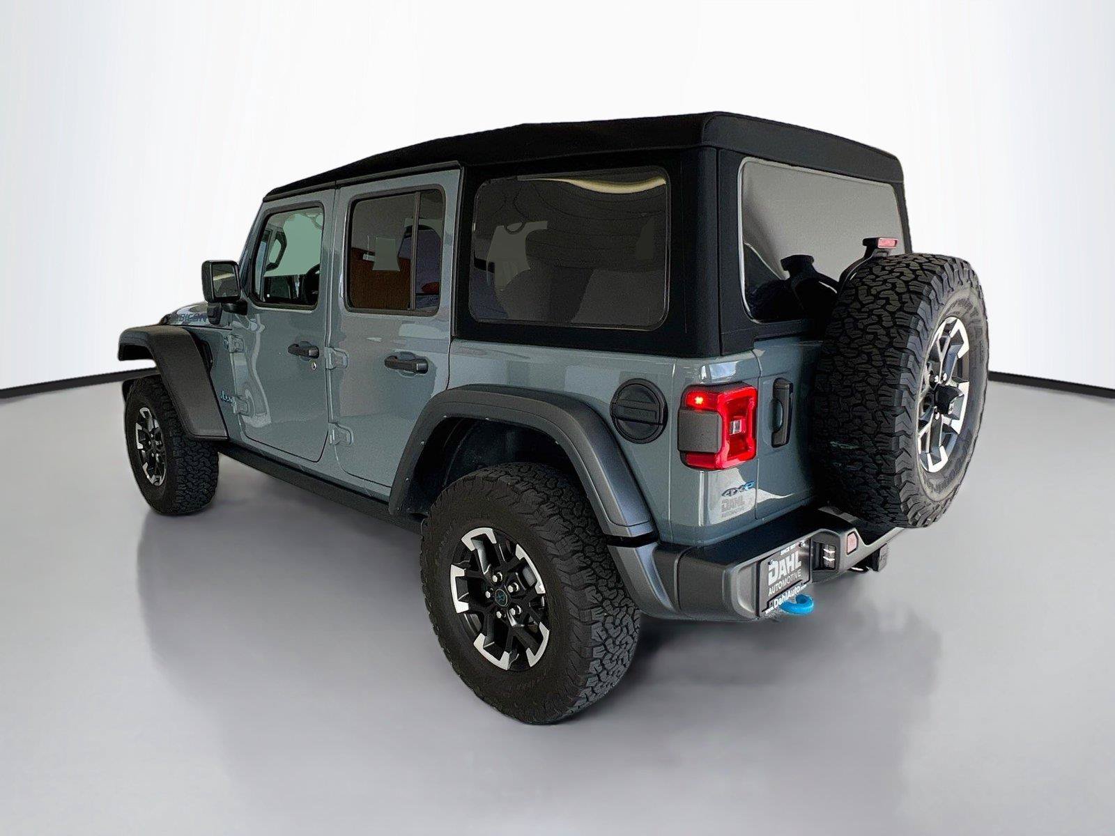 Used 2024 Jeep Wrangler Unlimited Rubicon 4xe AWD/4WD image 10