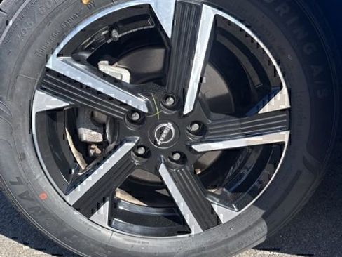 Used 2024 Nissan Sentra SV FWD image 9