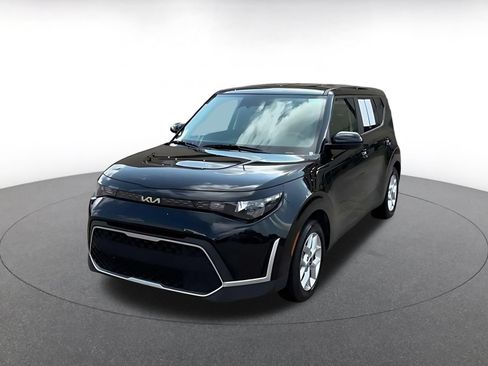 Used 2025 Kia Soul LX w/ LX Technology Package FWD image 7