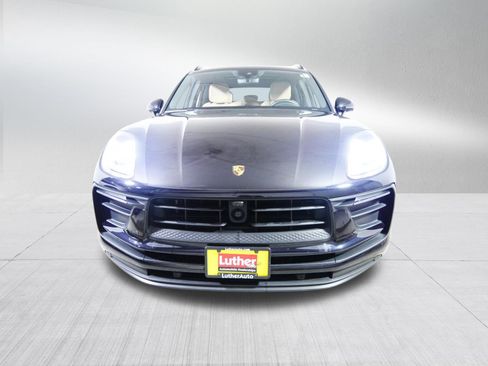 Used 2023 Porsche Macan Turbo image 2