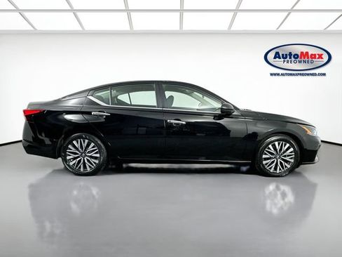 Used 2024 Nissan Altima 2.5 SV FWD image 8