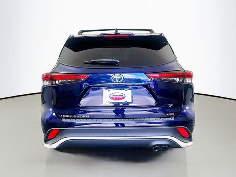 Used 2022 Toyota Highlander XSE FWD image 6