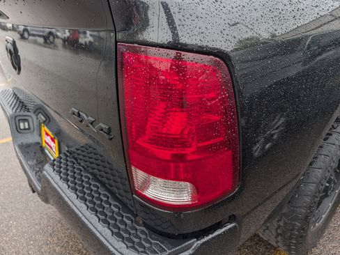 Used 2018 RAM 1500 Express w/ Black Ram 1500 Express Group AWD/4WD image 5