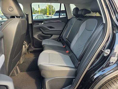 New 2025 Volkswagen Tiguan SE image 30