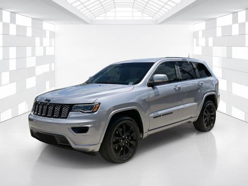 Used 2021 Jeep Grand Cherokee Laredo X RWD image 3