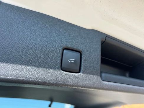Certified 2023 Ford Escape Platinum AWD/4WD image 25