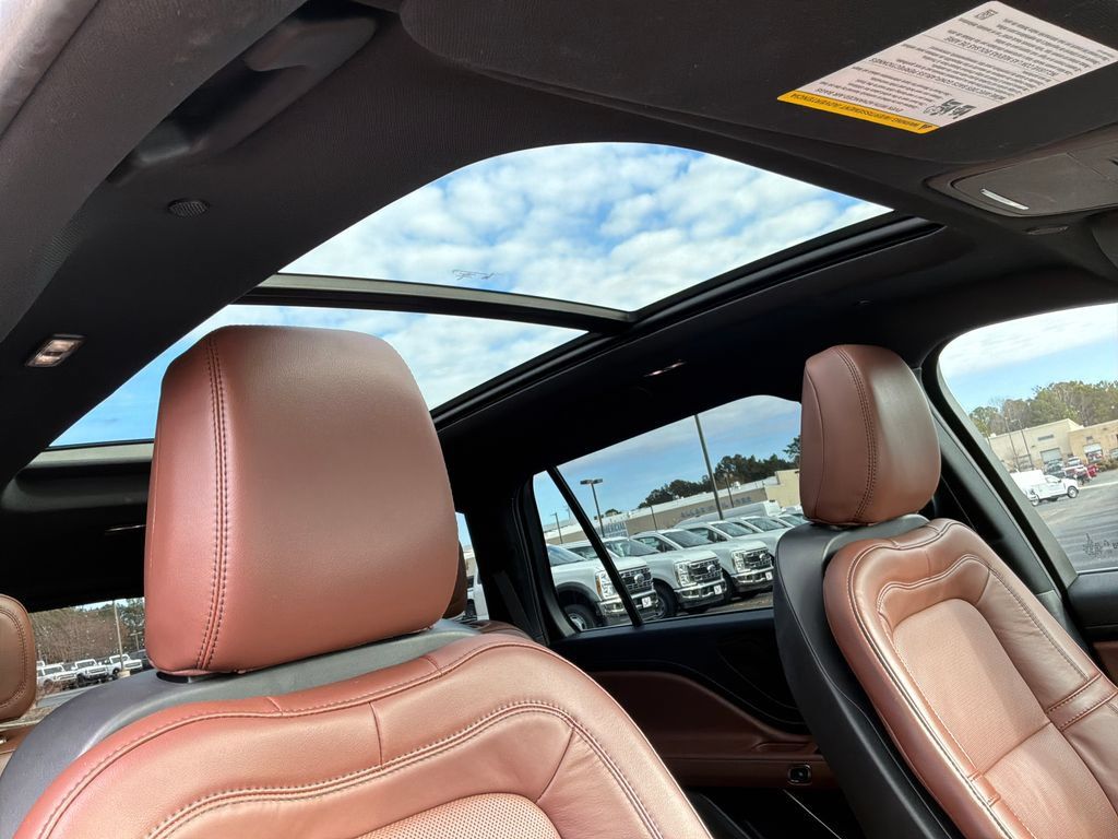 Certified 2025 Lincoln Aviator Reserve w/ Illumination Package RWD image 22