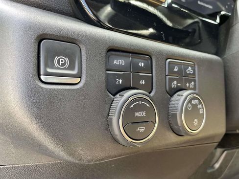 Used 2022 Chevrolet Silverado 1500 LT AWD/4WD image 27
