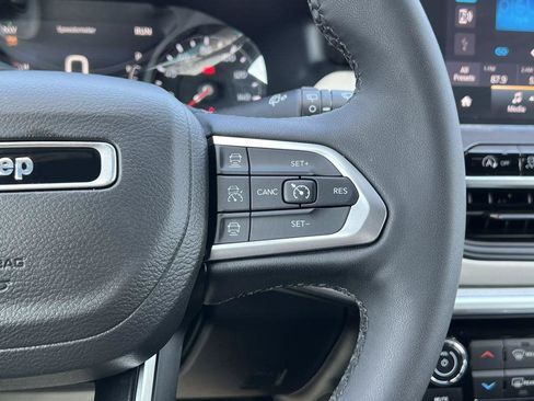 Used 2025 Jeep Compass Limited AWD/4WD image 18