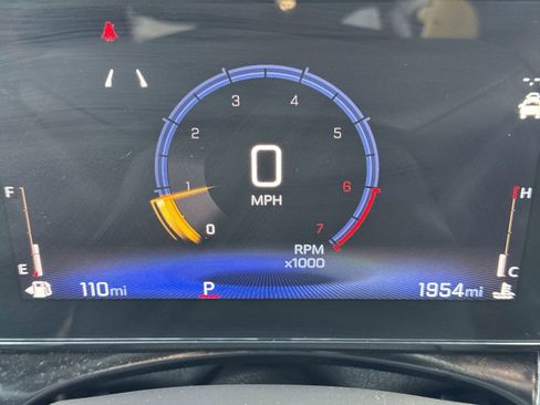 Certified 2025 Chevrolet Trax RS w/ Sunroof Package image 21