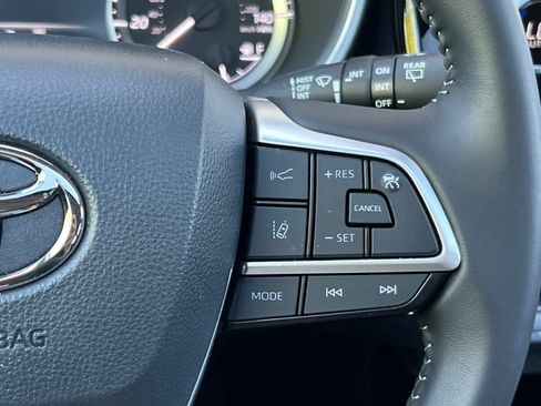 Used 2026 Toyota Highlander XLE AWD/4WD image 29