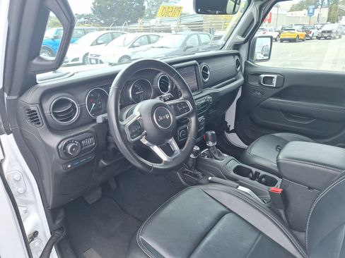 Used 2022 Jeep Wrangler Unlimited Sahara AWD/4WD image 10